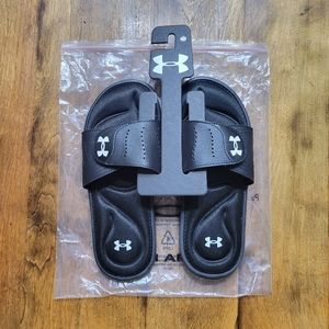 Black Under Armour Sandles, size 8